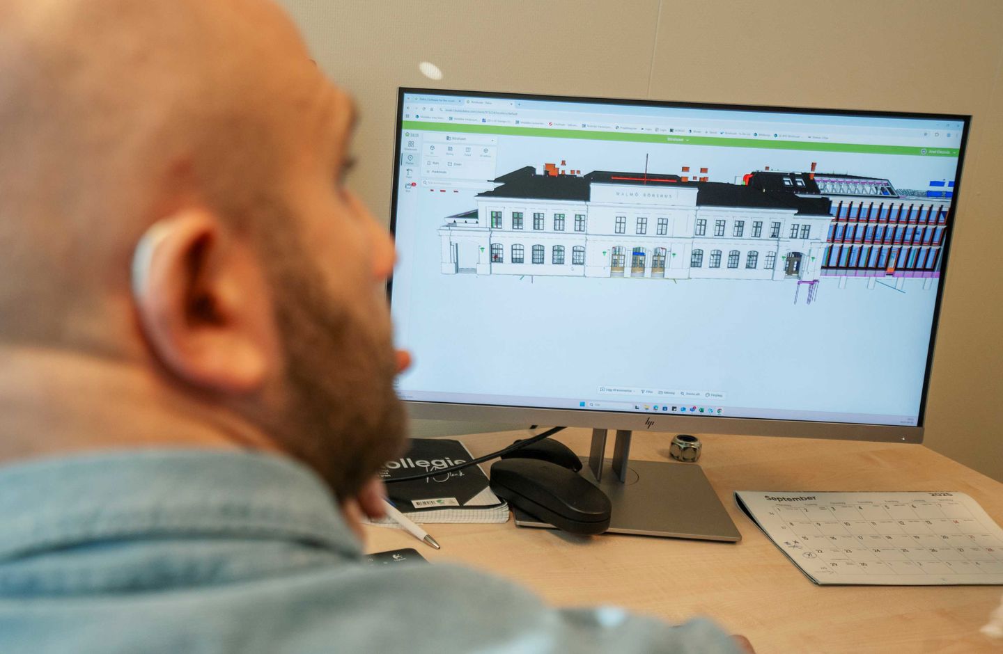 Datorskärma med en modell av Börsen i Malmö