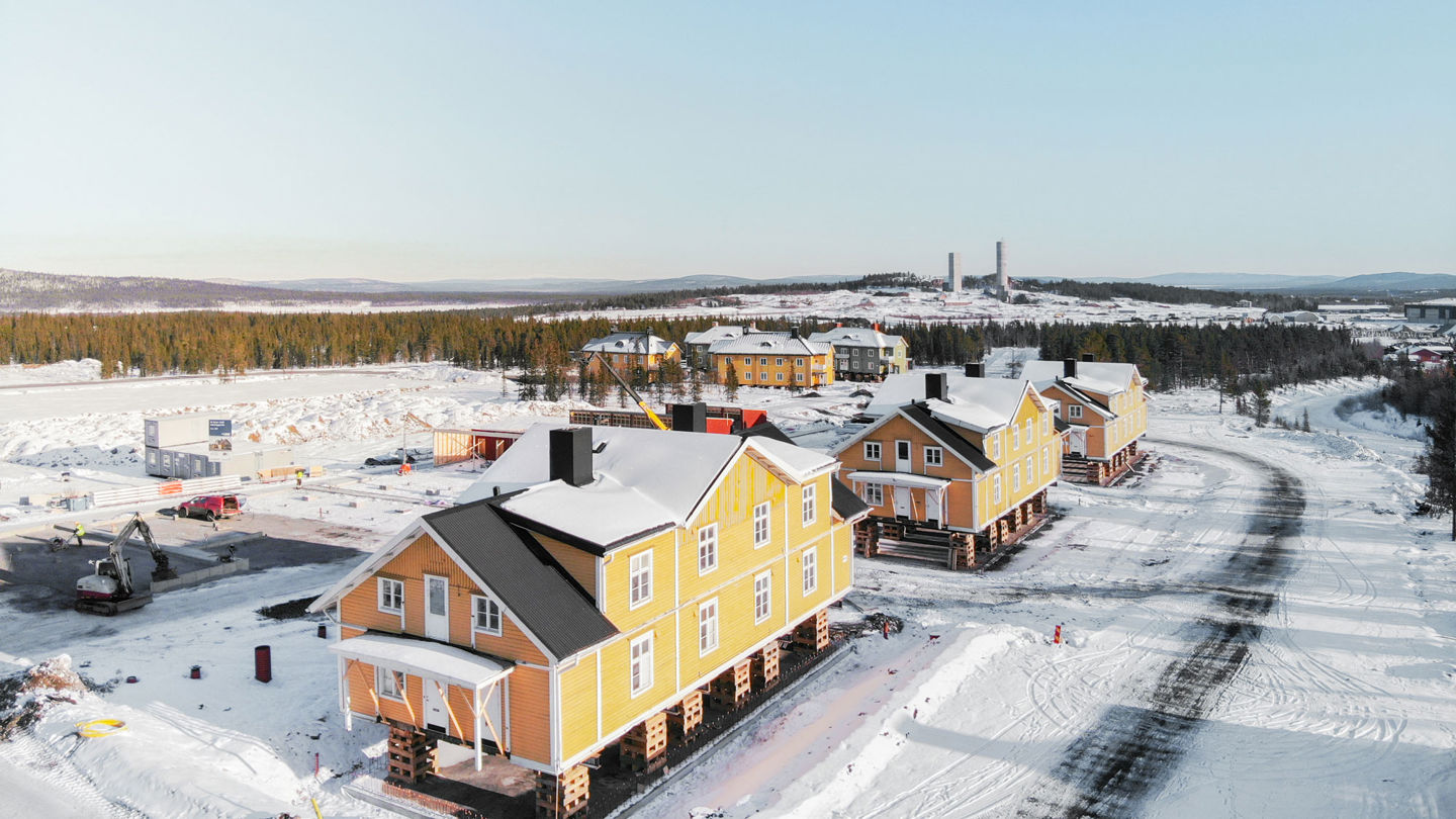 Stora kulturhus står uppallade redo för att flyttas.