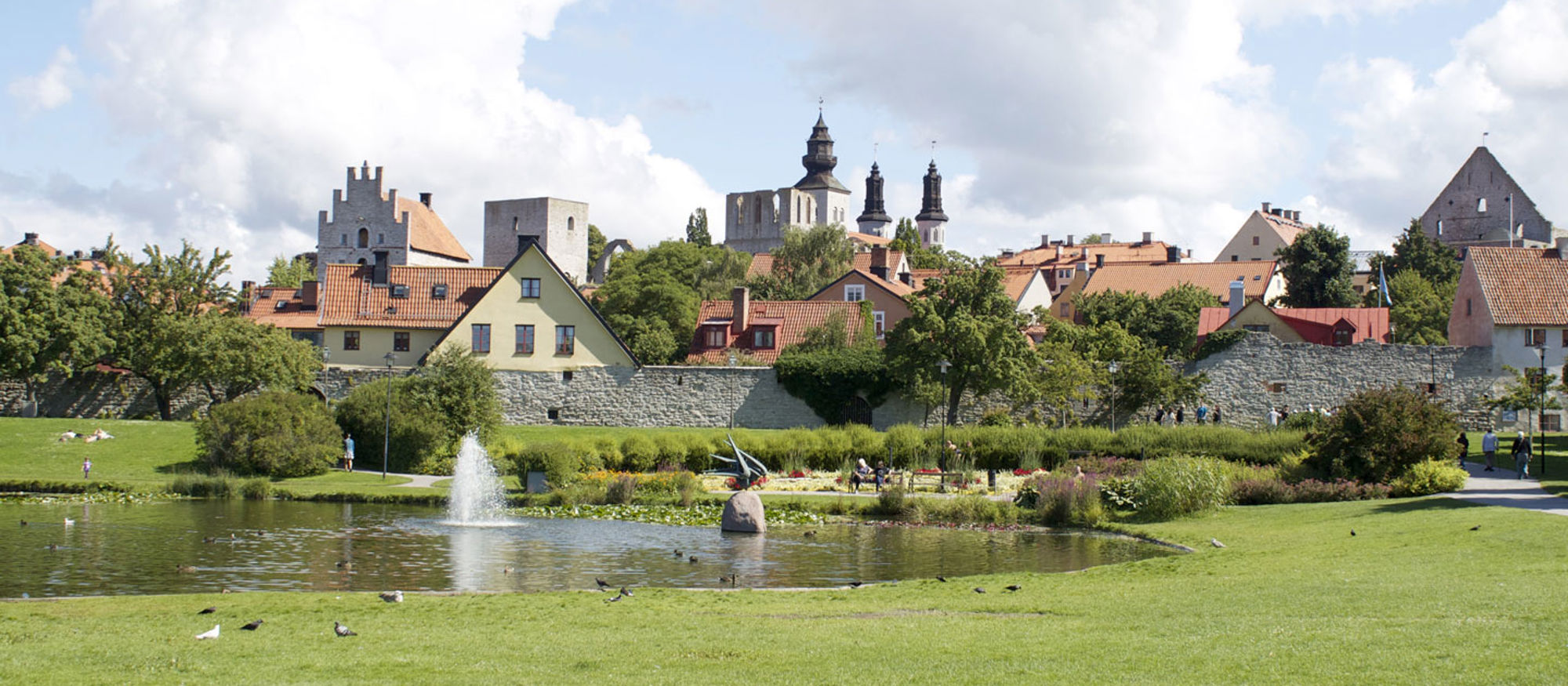 Bild över Almedalsparken, Visby Gotland.