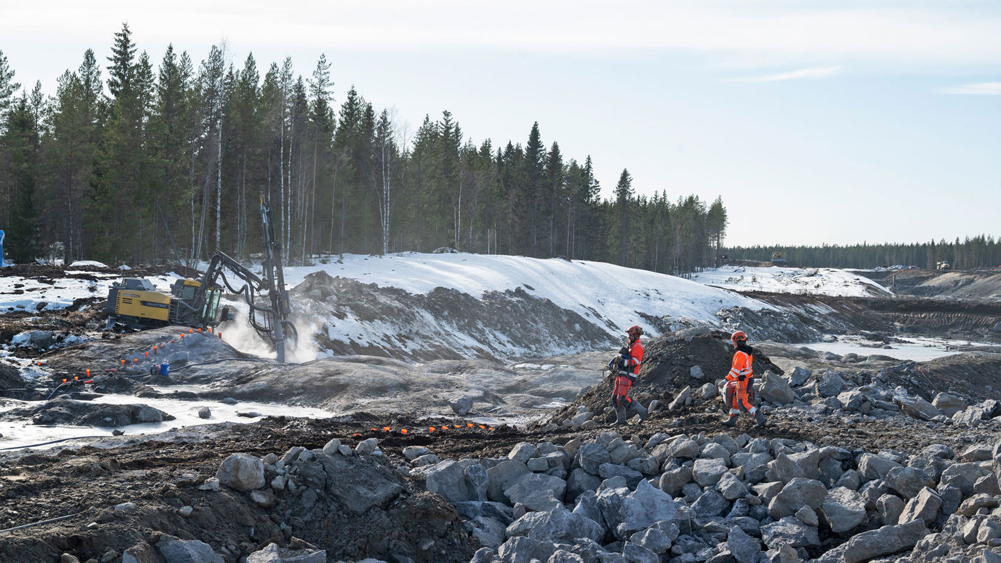Överblick på en del av arbetsplatsen av första delsträckan av Norrbotniabanan, Norrlands största infrastrukturprojekt. 