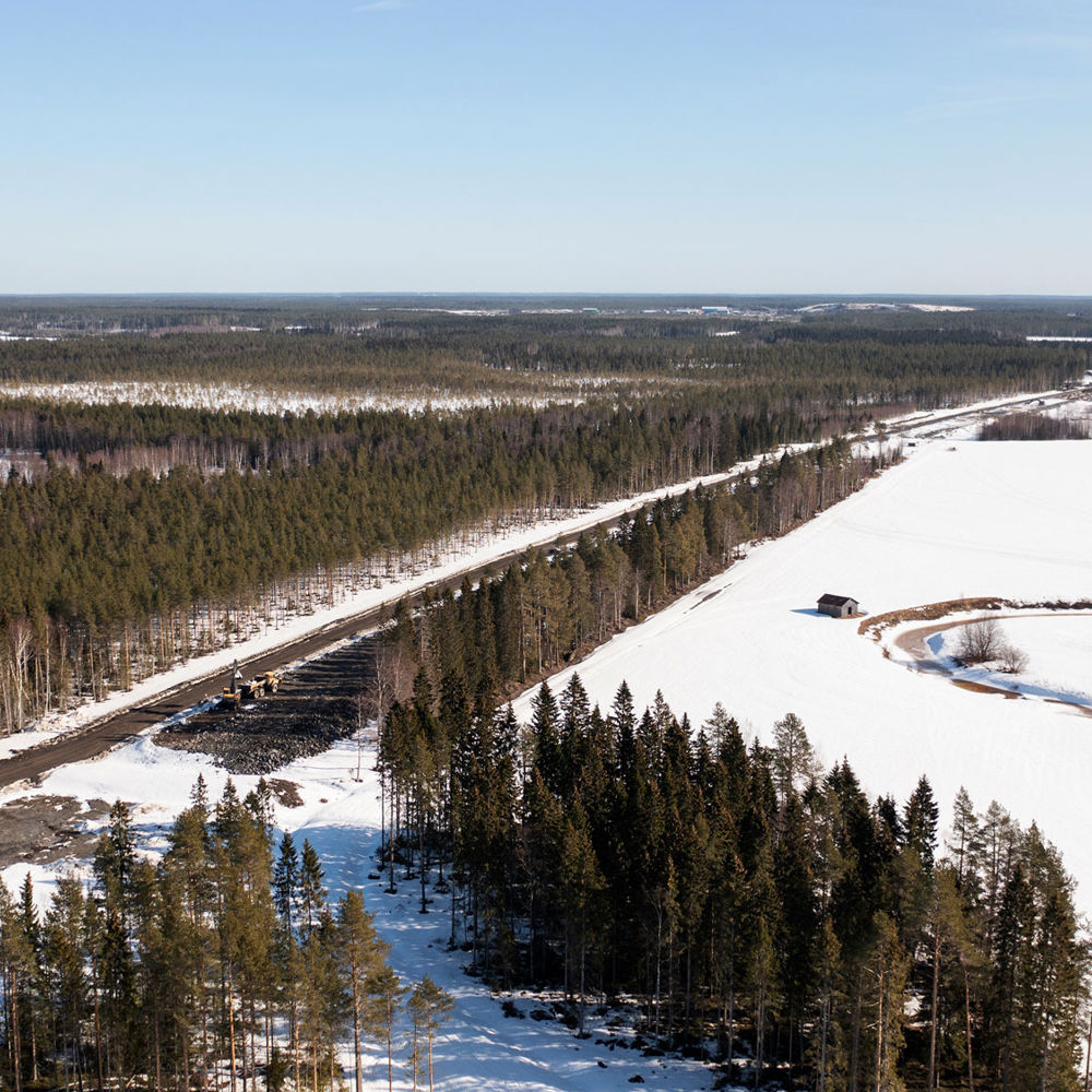 Drönarbild över arbetet med första delsträckan av Norrbotniabanan, Norrlands största infrastrukturprojekt.