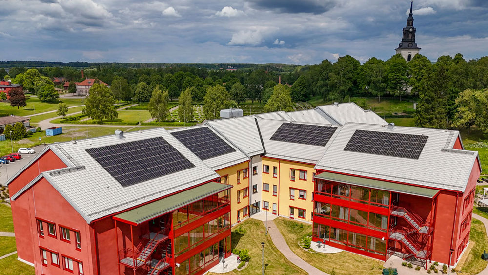 Drönarfoto av Lövsta vård- och omsorgsboende i Heby