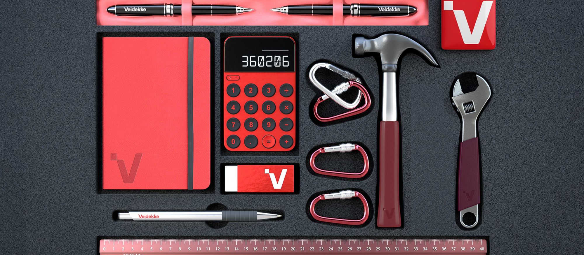 Verktyg prydlig utlagda på sin plats i en låda