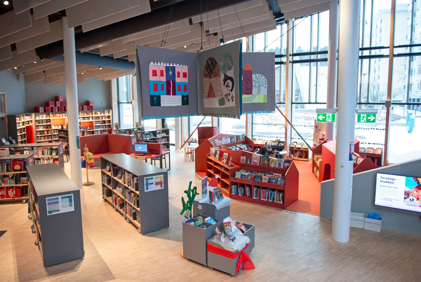 Foto av biblioteket inne i Bergsjöns kulturhus