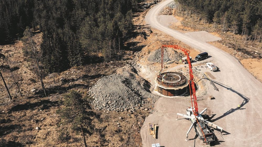 Ett av de 47 fundamenten för Tvinnesheda vindkraftspark gjuts