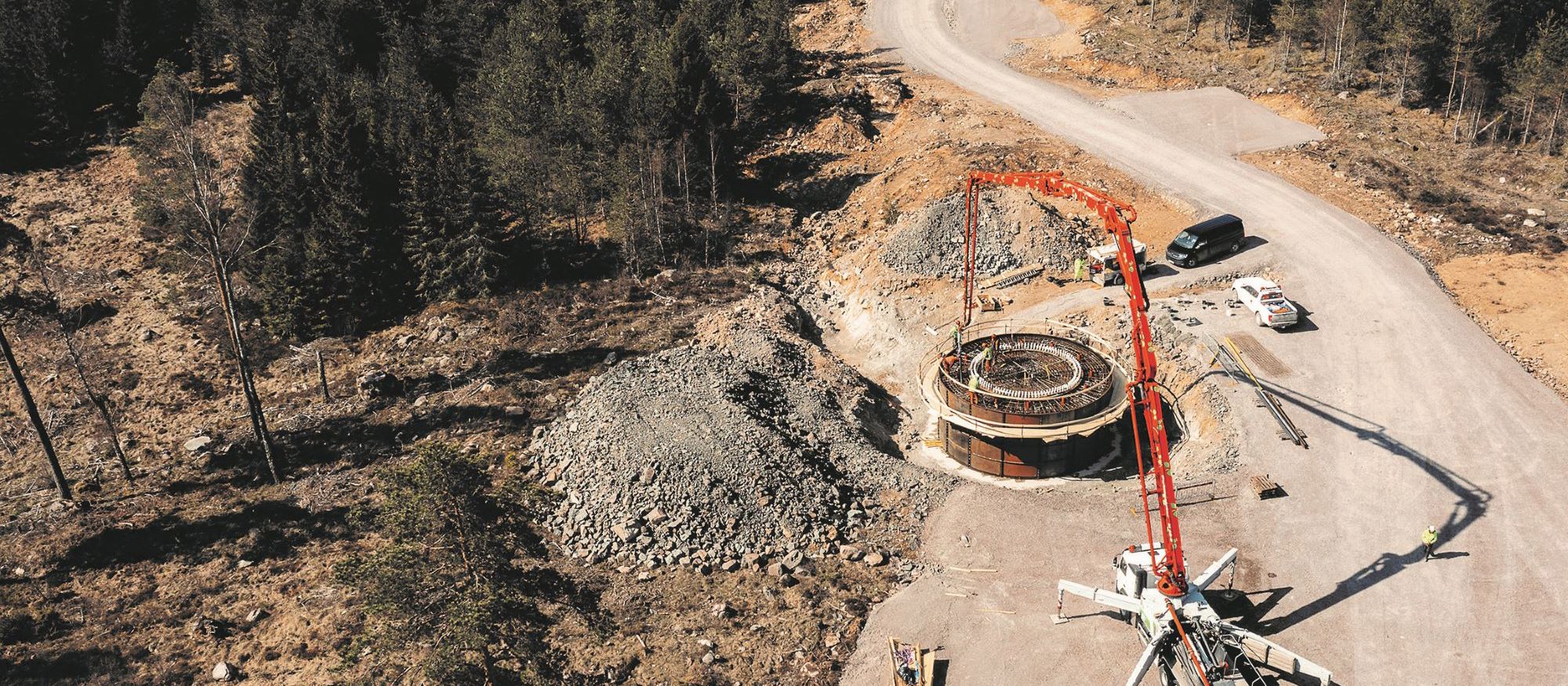 Ett av de 47 fundamenten för Tvinnesheda vindkraftspark gjuts